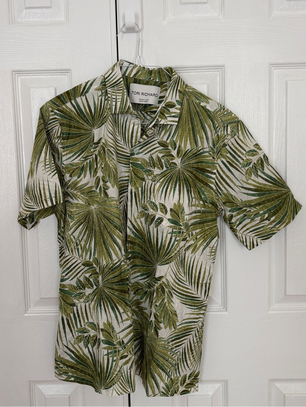 NWT- Tori Richard Green Palm Leaf Camp Shirt
